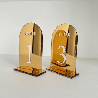 Numerki na stoły weselne Półokrąg 10x15 cm w kolorze złotym z dwustronnym nadrukiem